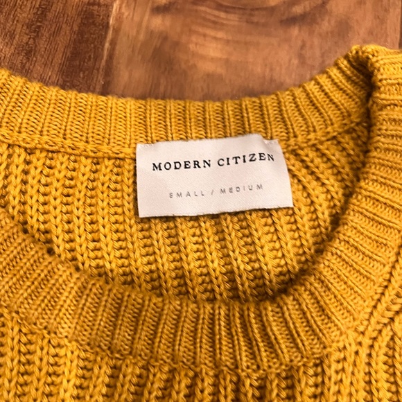 Really cute cropped modern citizen sweater!! Gorgeous color!! - Picture 3 of 8